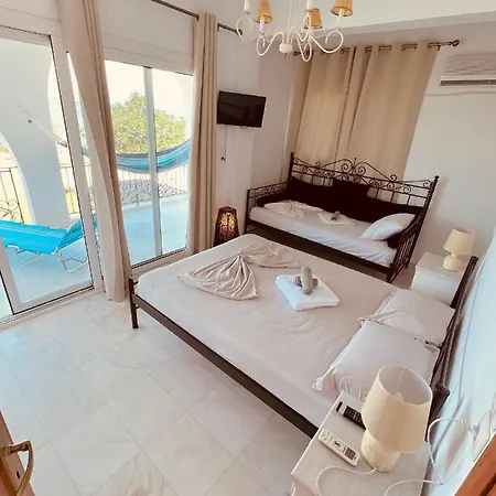 Magic House At Halkida 1m From The Beach!